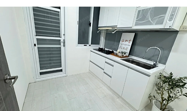 公園旁三房新裝修低總價住家