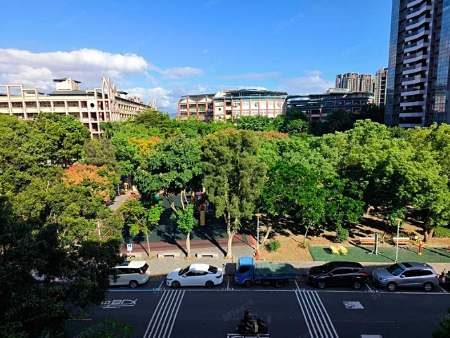 公園旁三房新裝修低總價住家